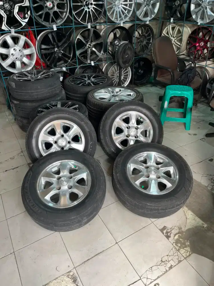 OEM Toyota Kijang LGX berukuran Ring 14.