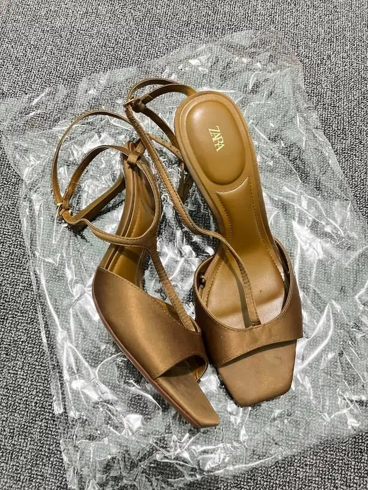 Heels Zara coklat
