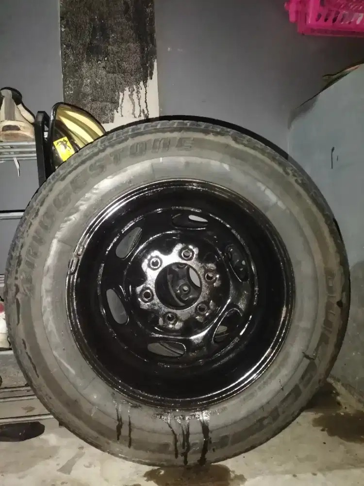 velg ring 15, enam lubang dan ban Bridgestone