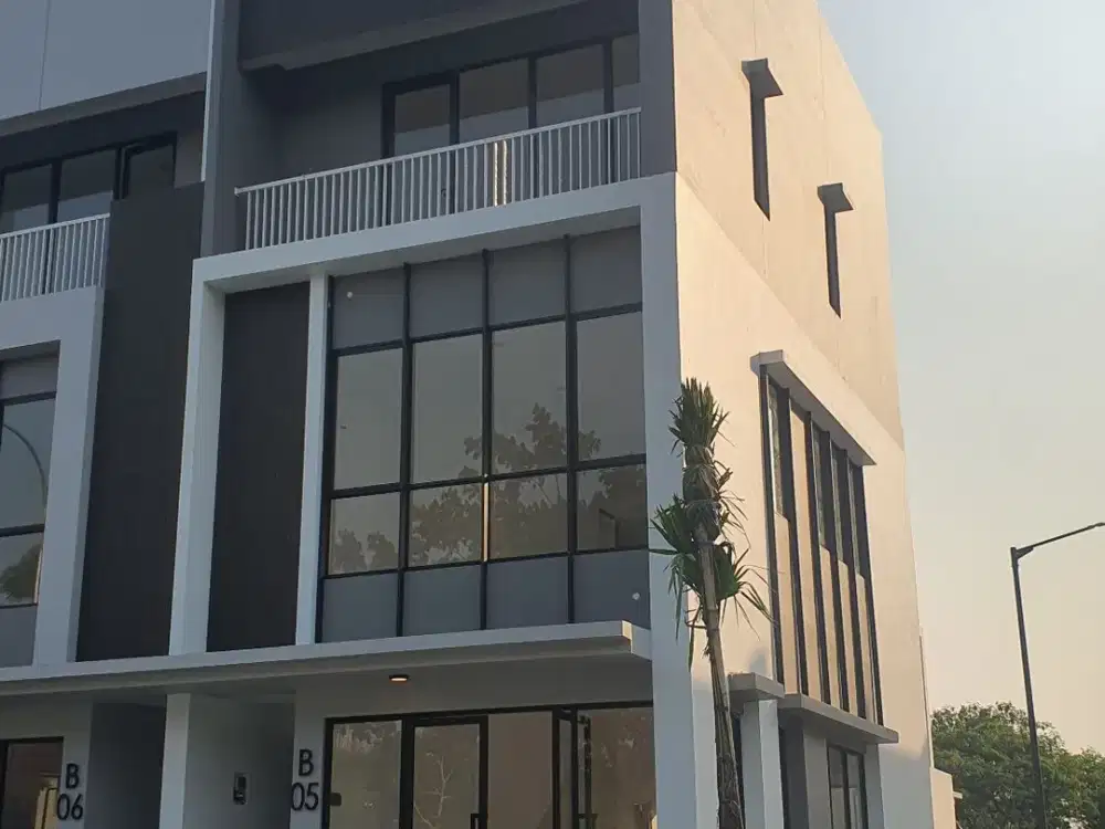 Disewakan Ruko 3 Lantai Hook Hive Tanamera Vantage Lippo Cikarang Jalan Utama Hook strategis Area Ramai