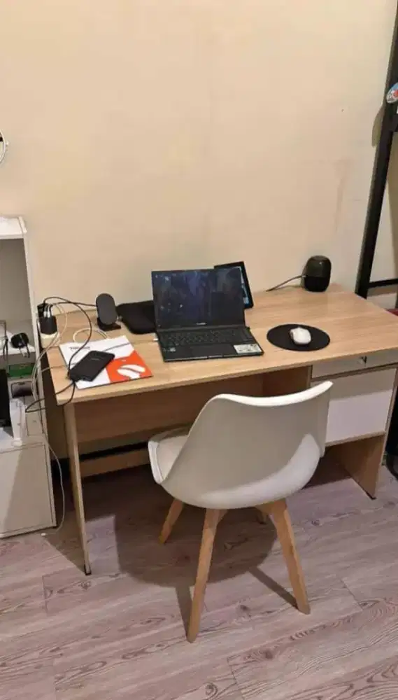 Meja kerja dirumah baru