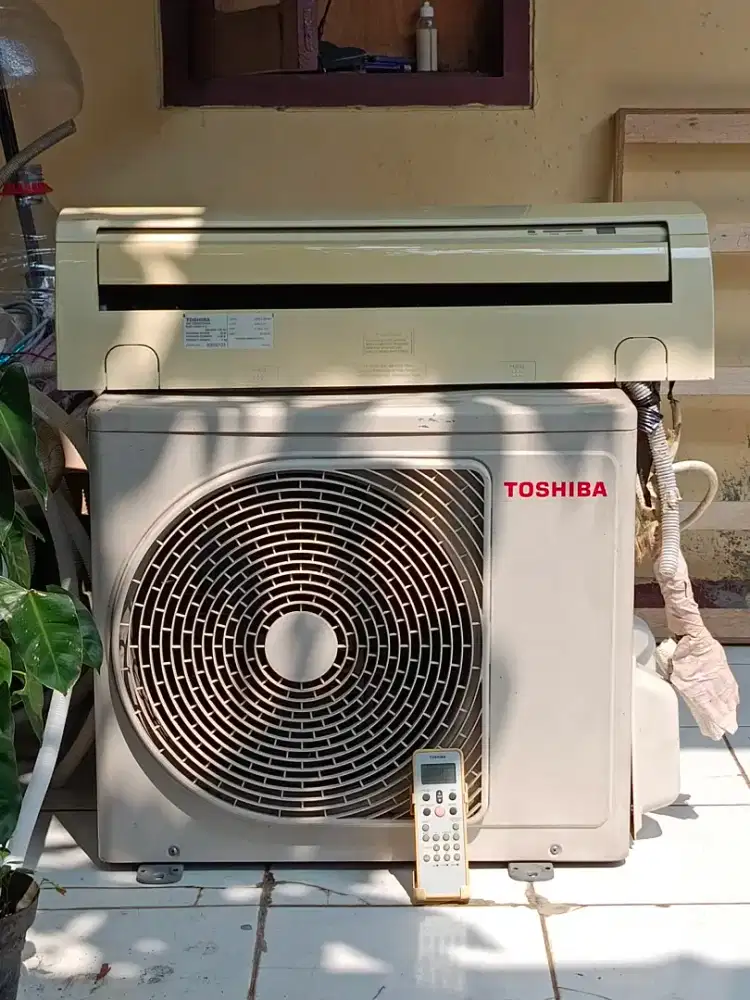 AC Toshiba 1 PK Dingin Sejuk Pemakaian dari baru terawat