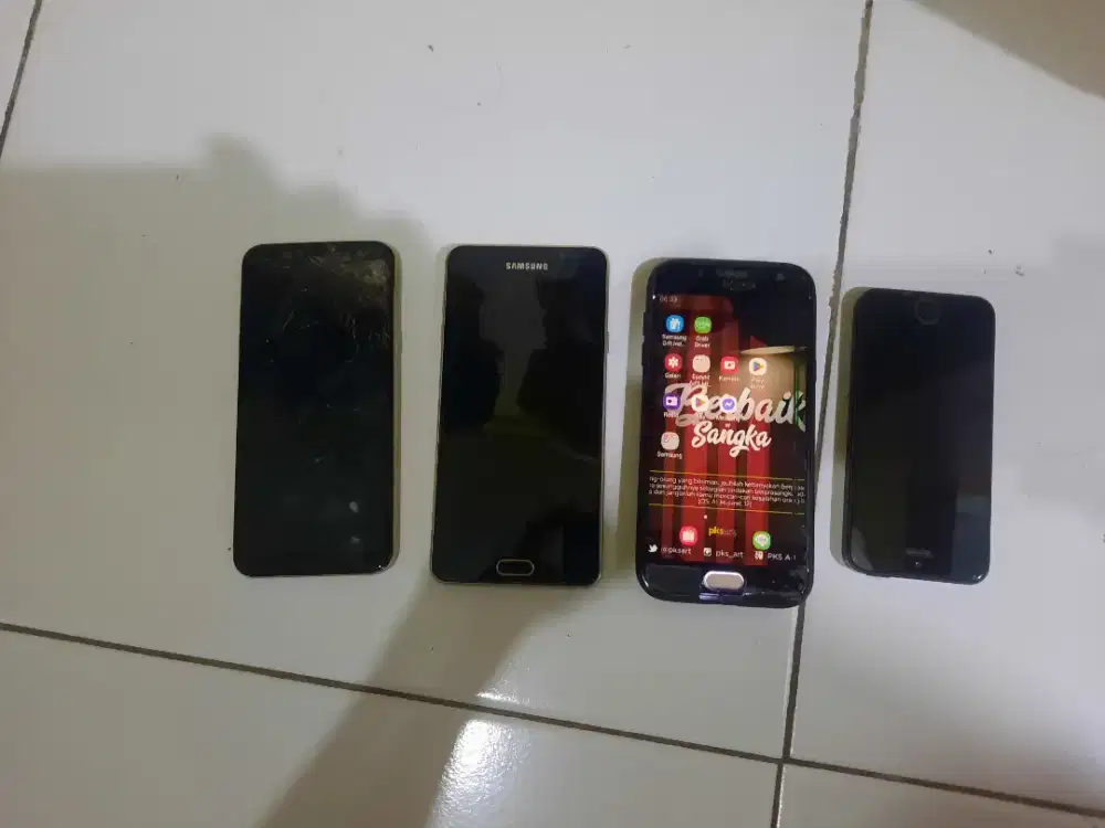 Samsung j5 pro ada 4 buah hp