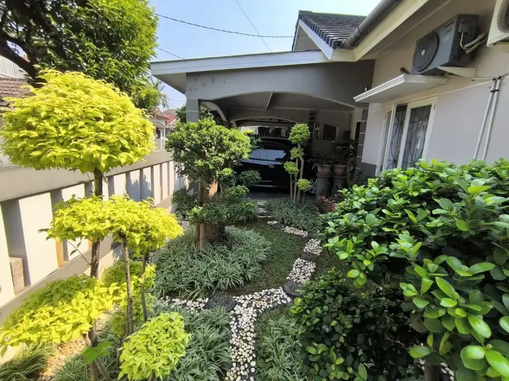RUMAH MEWAH DALAM PERUMAHAN TENANG KEMANG PRATAMA 1, KOTA BEKASI, JAWA BARAT