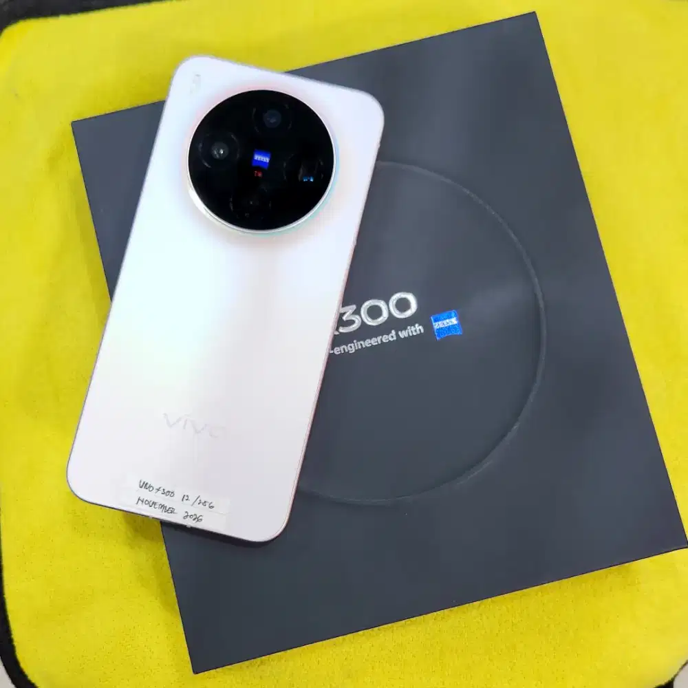 Vivo X300 basic 12/256gb garansi November 2026 BH 100%