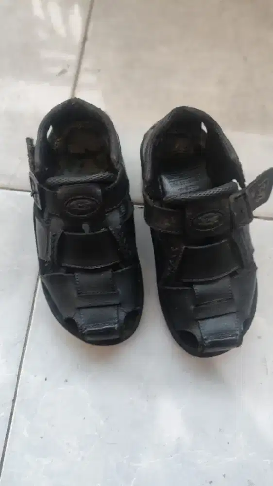 Sepatu Sandal Kulit hitam size 39