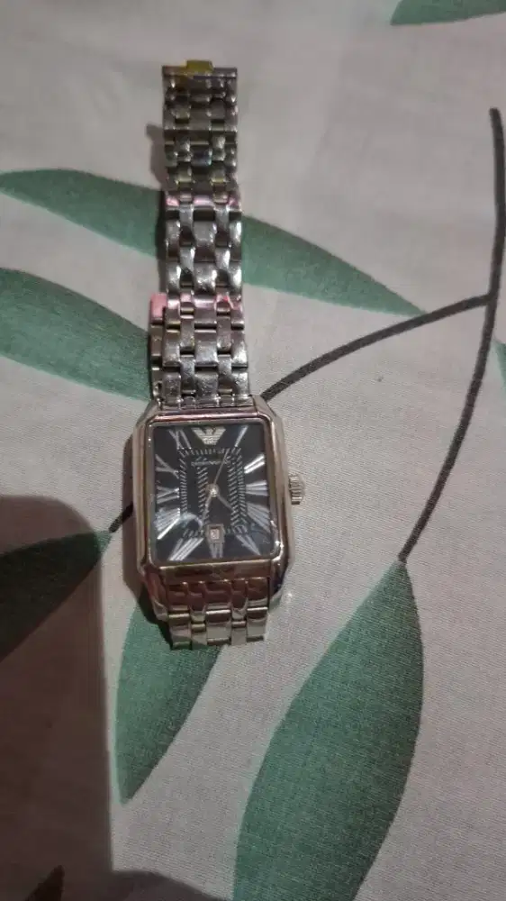 Jam tangan emerior armany ,bekas ,mati blm gnti batray