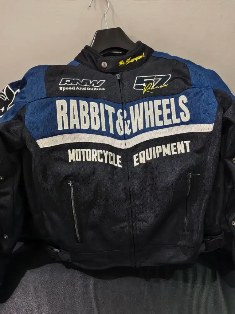 Jual jacket rabbit and wheels include protector like new