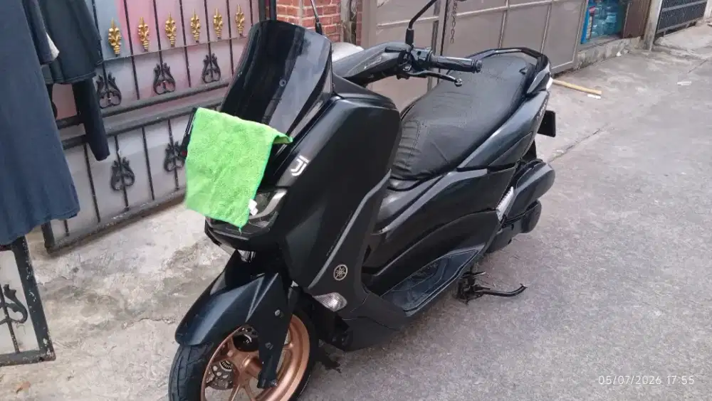 Nmax hitam 2021