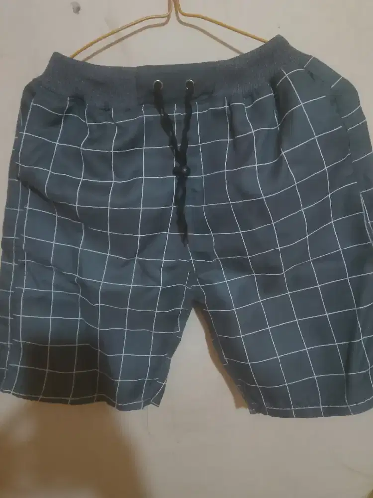 Celana pendek kotak