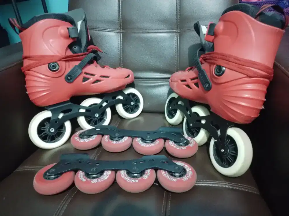 Sepatu roda micro size 43 + frame dan roda