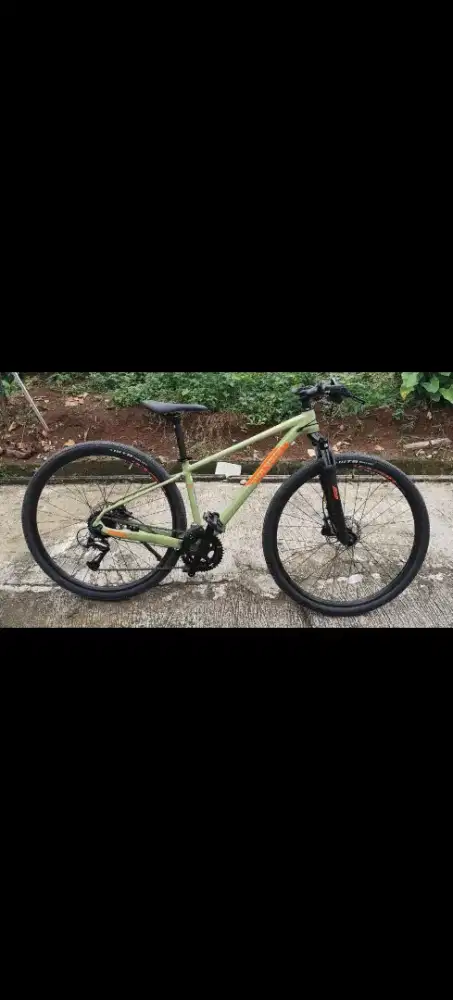 sepeda hybrid polygon heist x2 size S ban 700c