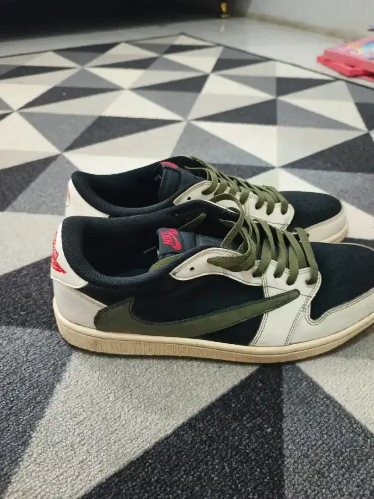 nike Jordan travis scott size 44,5 insole 28,5cm masih bagus mulus