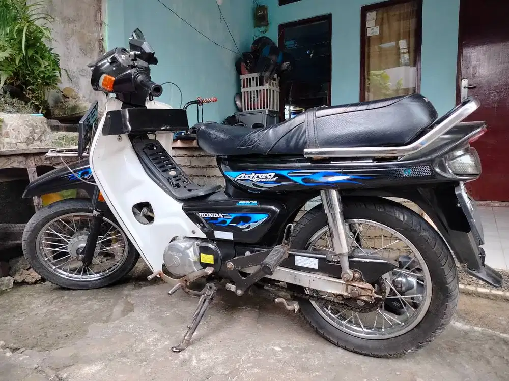Di jual motor Honda legenda 2003