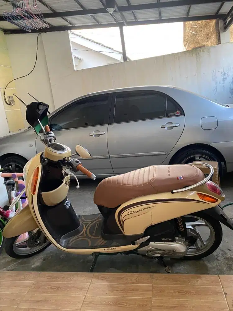 Scoopy 2017 Cream