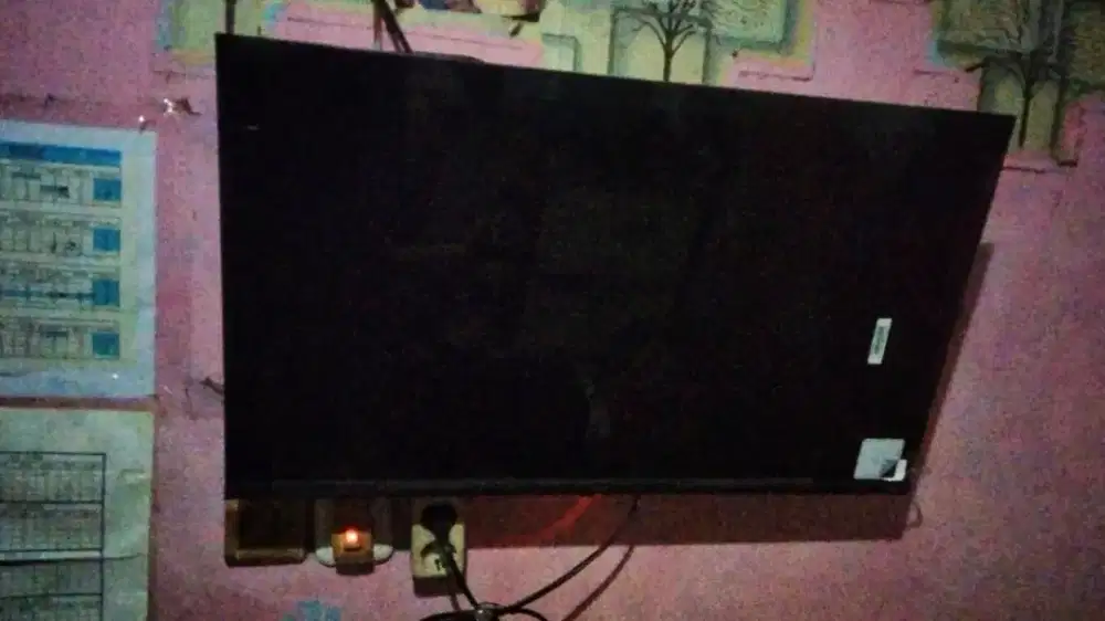 TV AQUA 32INCH ( baru dipakai 3 bulan )