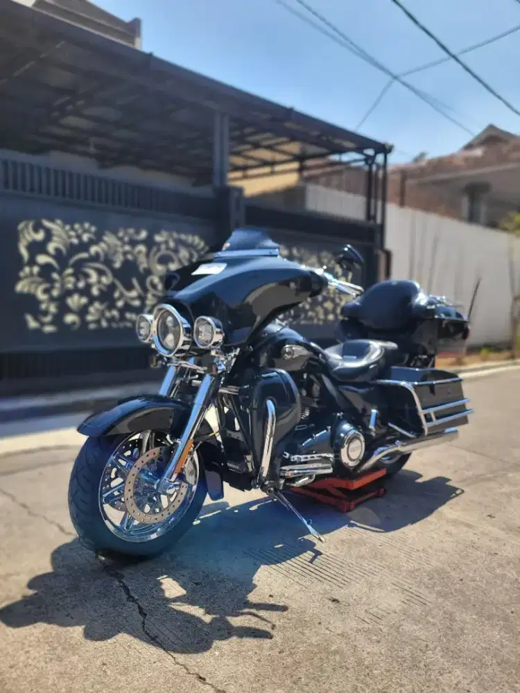 Harley Davidson Ultra Classic CVO Anniversary 110