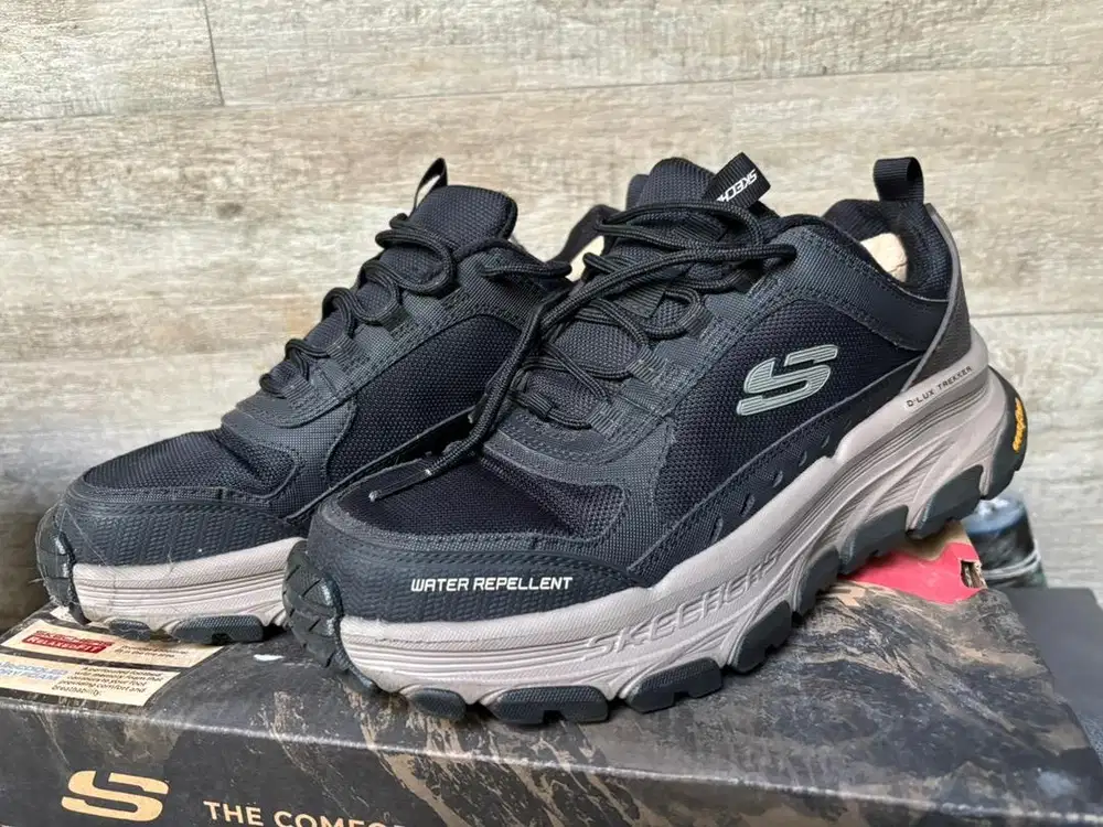 Skecher D'lux Trekker uk 42