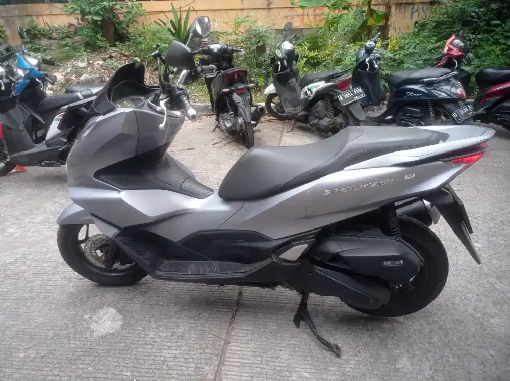 Honda PCX CBS 2024 silver 160