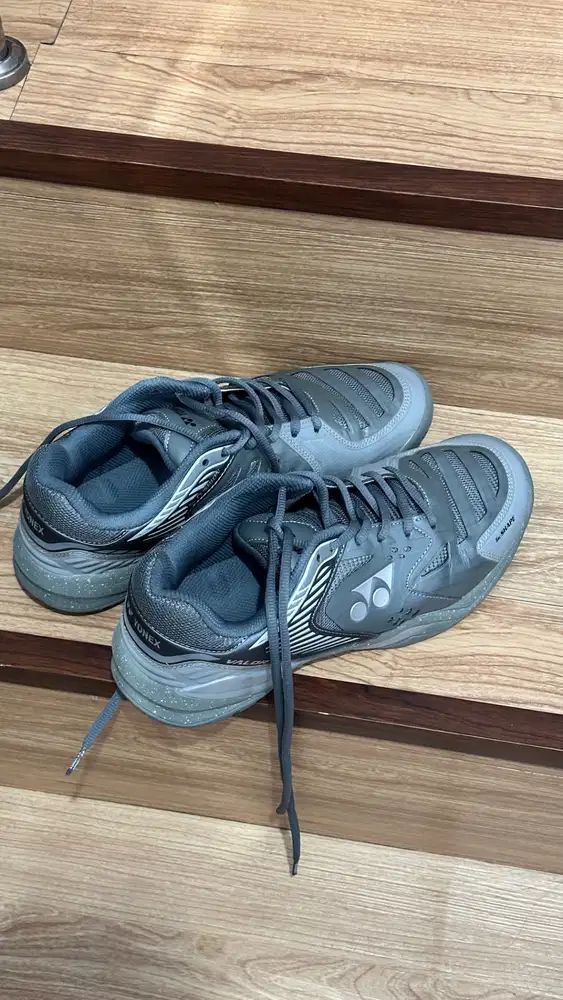 Sepatu Badminton Yonex Original Valor 1