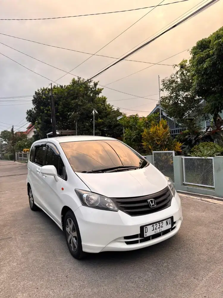 Honda freed S 2010 mulus siap pake