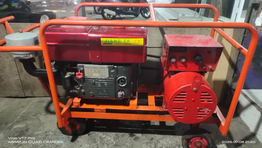 Mesin Diesel Las 300A (AC/DC) engine JF 26 HP siap kerja.