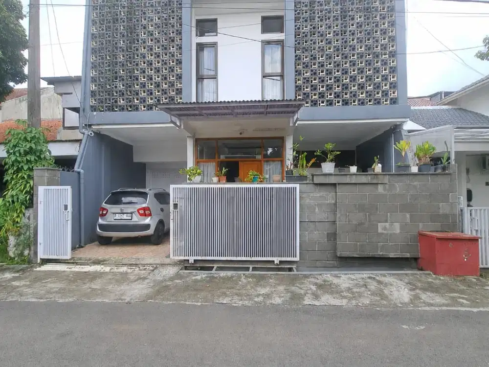 MURAH BANGET Rumah 3 LANTAI KAMAR BANYAK di Turangga BKR Buahbatu Bandung Dijual