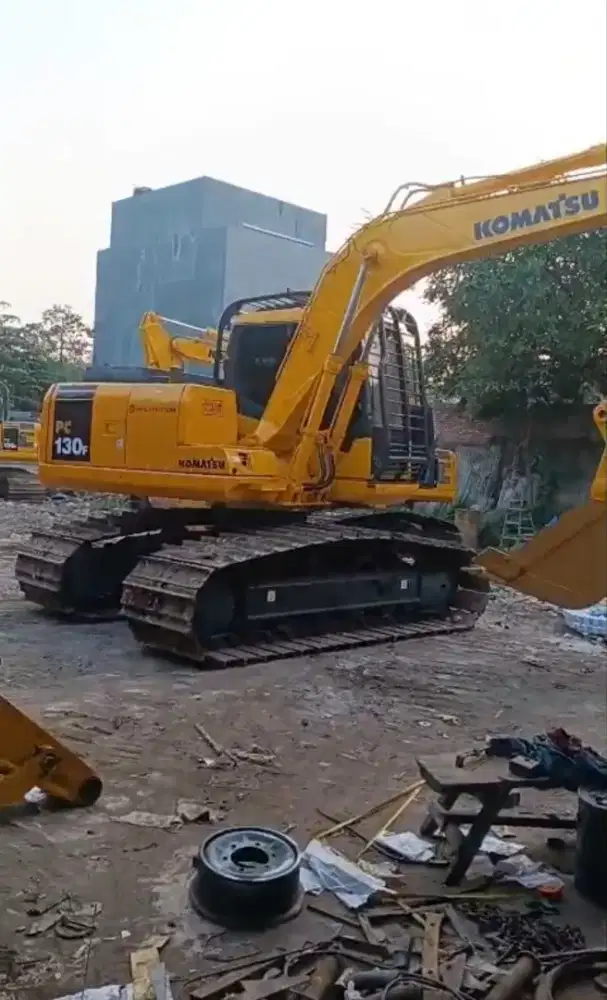 Excavator Komatsu pc130F