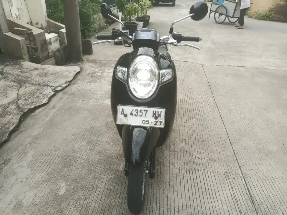 Scoopy donat 2017 iss hitam silver