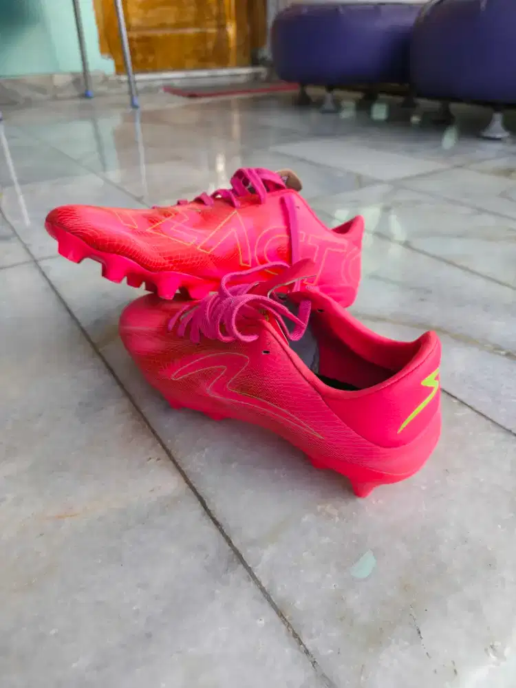 Sepatu Bola Specs Reacto size 40