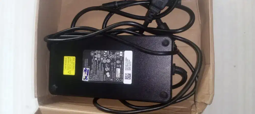 Charger Laptop Dell M6600
