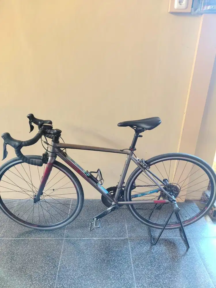 DIJUAL Polygon Strattos S3 Road Bike