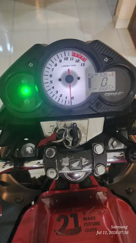 Honda CB150R tahun 2014 merah