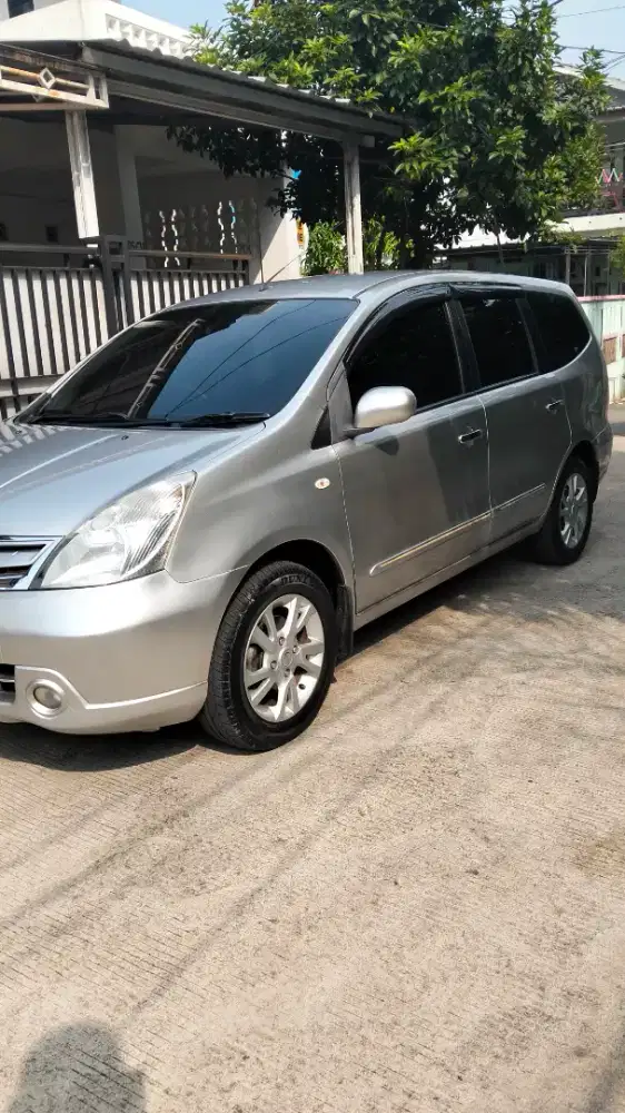 Grand Livina 2011 Matic lengkap an sendiri pajak baru