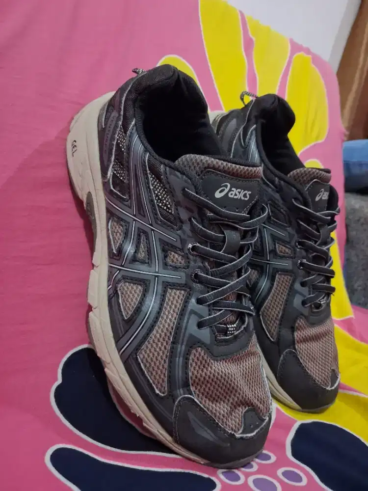 SALE..Original Asics Gel Venturer 6 Black Tan
Size 42½ insole 27cm
