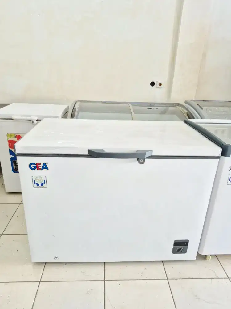 FREEZER GEA 318L 2,350 AJA SAMA ANTAR