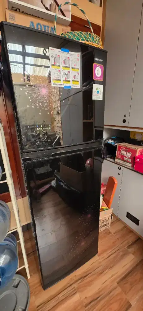 Kulkas Sharp 2 Pintu SJ 317 Pemakaian 1 bulan
