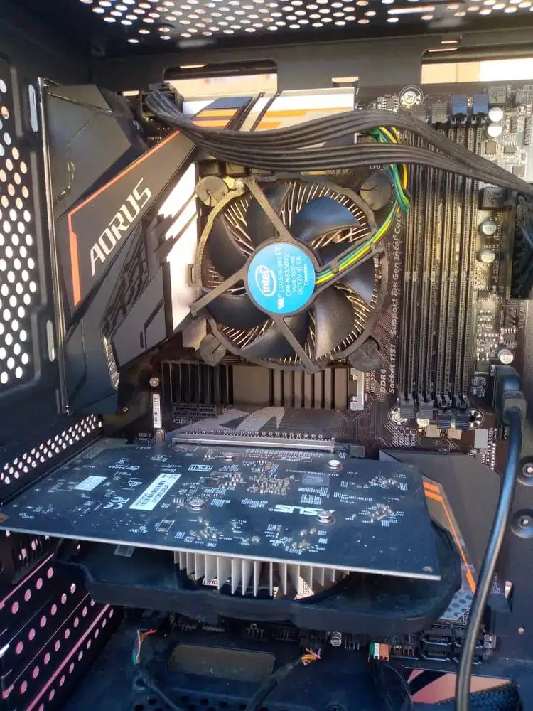 PC Editing & Gaming i7-8700 Mulus Siap Pakai