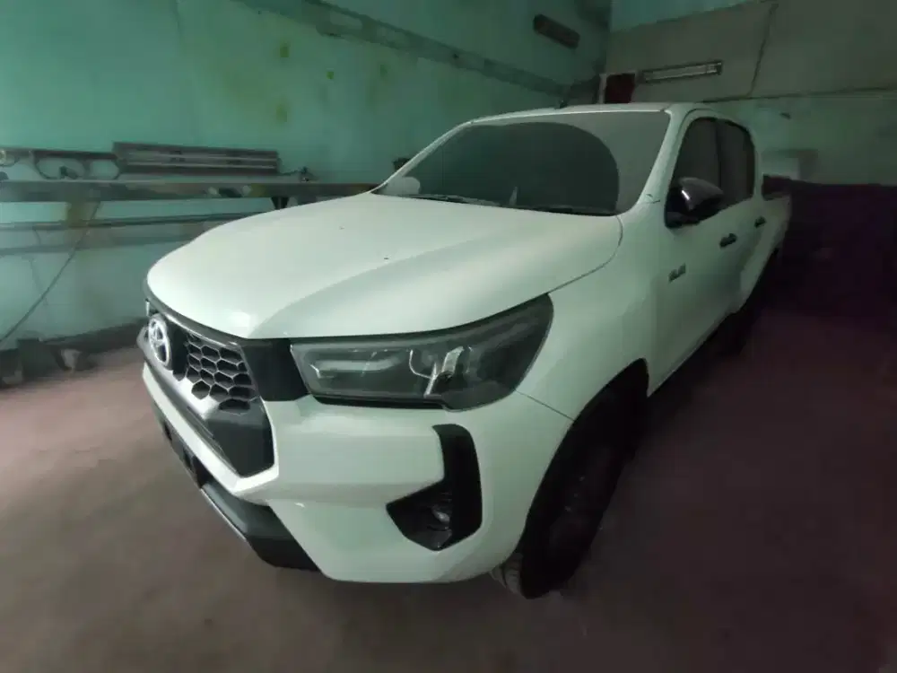 Toyota Hilux D-Cab 2.4V 4x4 A/T 2025
