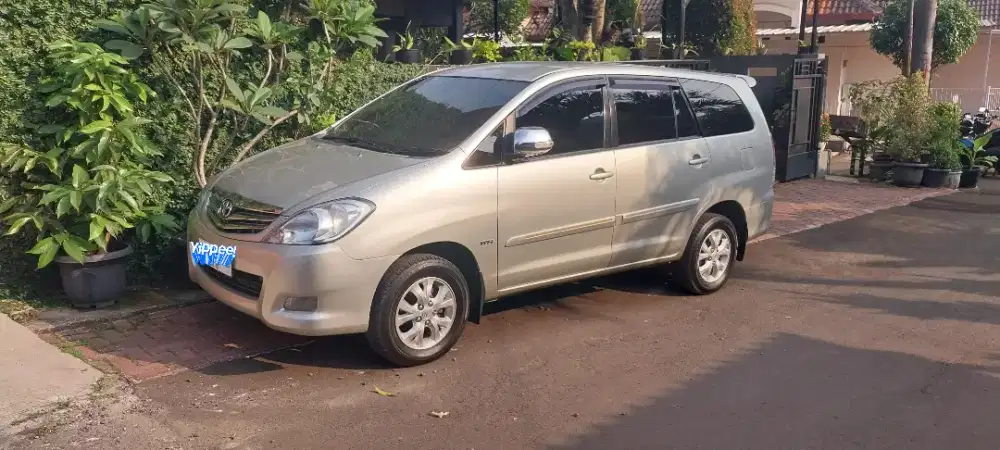 DIJUAL TOYOTA KIJANG INNOVA G AT 2010 BENSIN – TERAWAT, SIAP PAKAI!