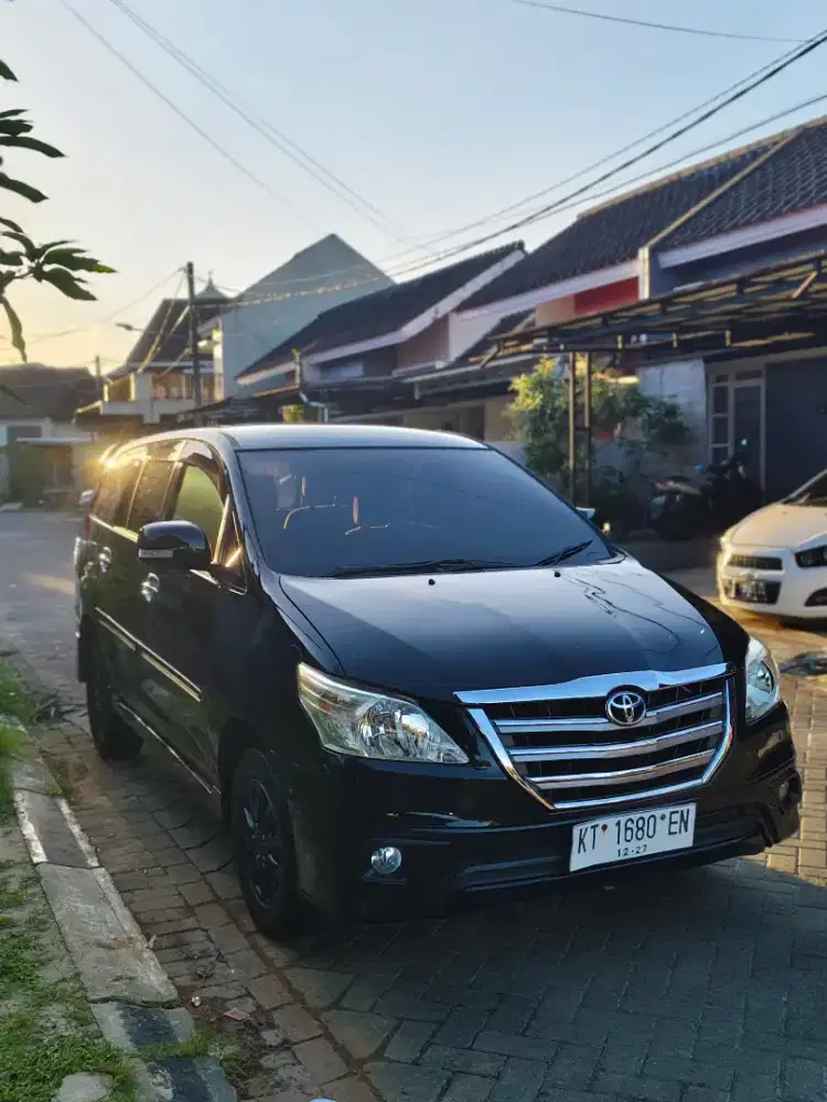 KIJANG INNOVA V LUXURY 2.0 AT BENSIN 2014