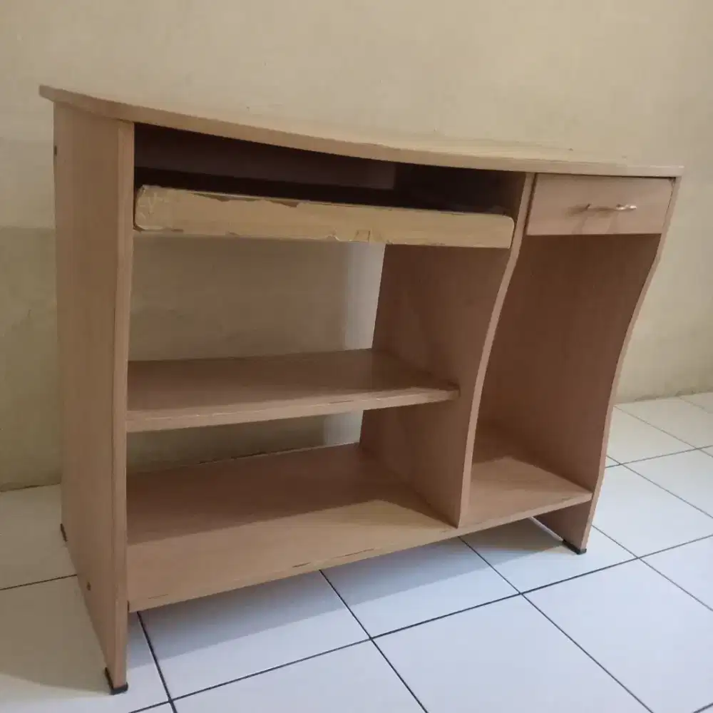 Meja Komputer Second Ada Laci