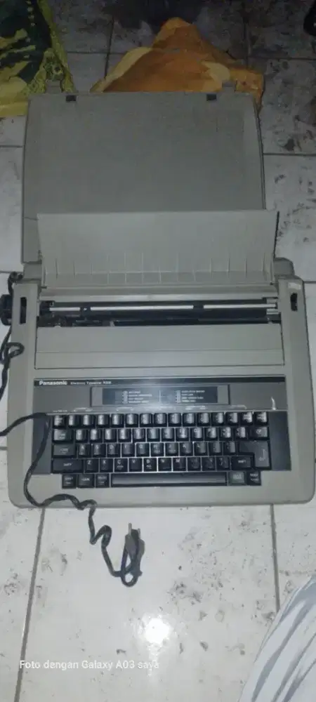 Mesin tik elektronik merk Panasonic Typewriter R305