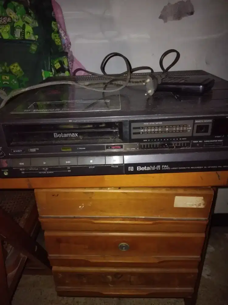 Pemutar kaset vidio jadul kondisi mati
