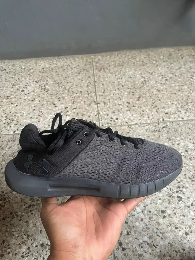 Sepatu Under Armour Sz 42
