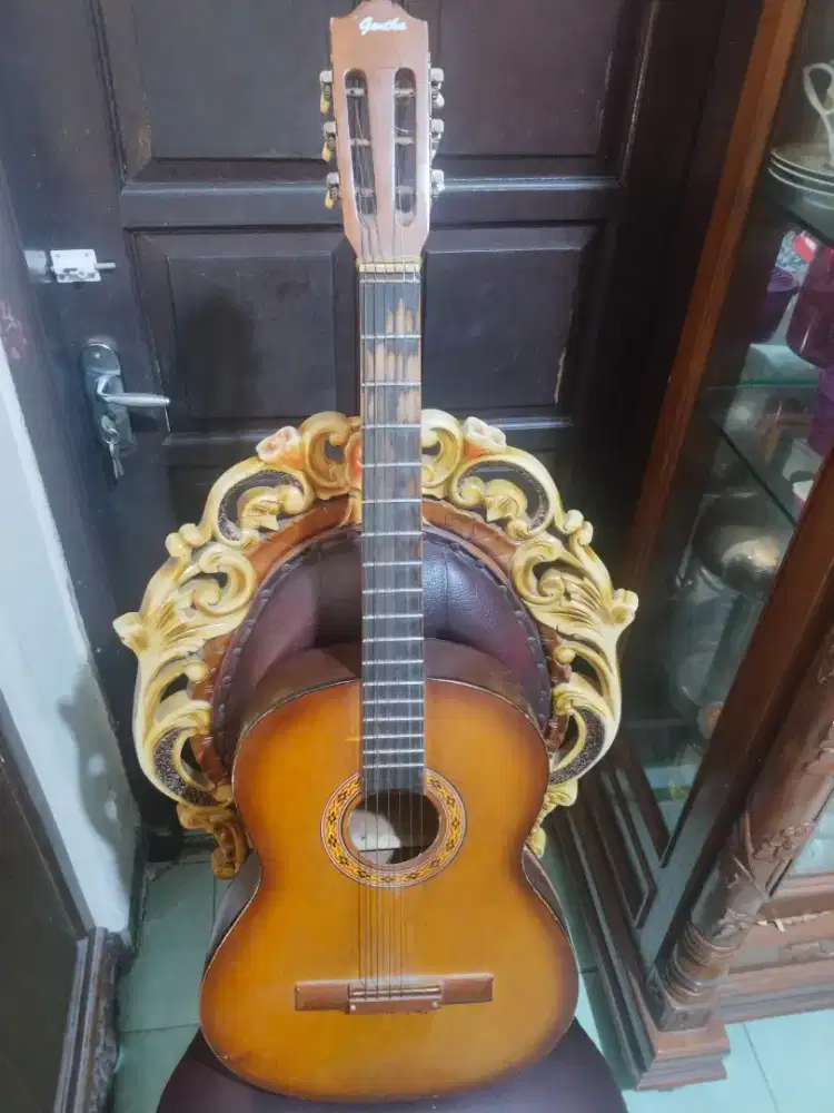 Gitar merek Genta