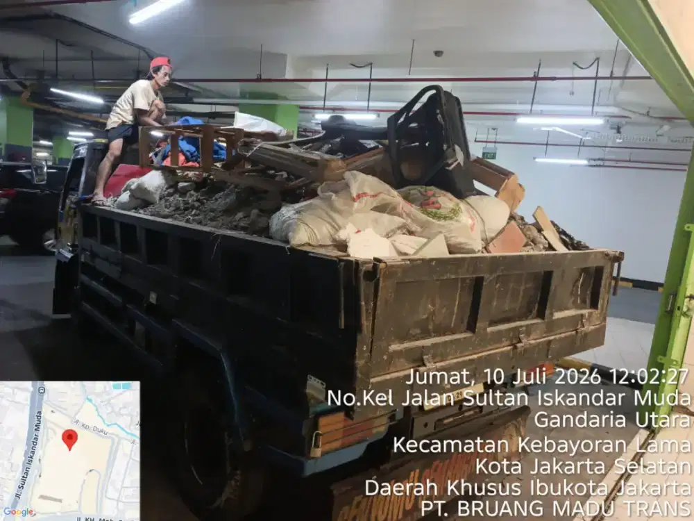 Buang puing dan tanah
