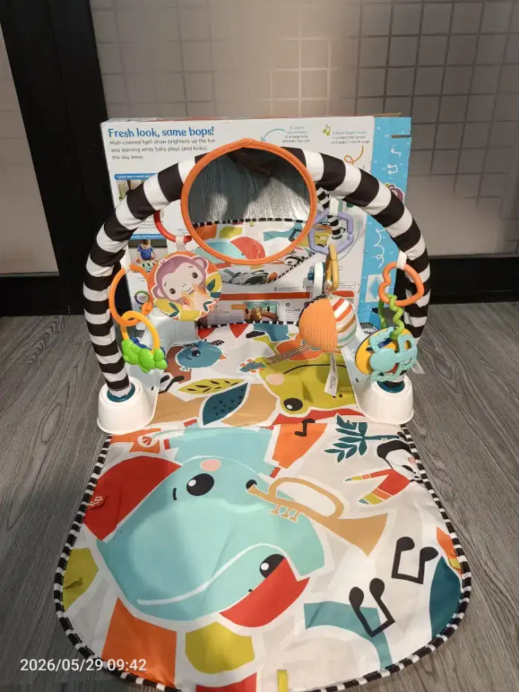 Preloved FISHER PRICE Glow and Grow kick mainan bayi