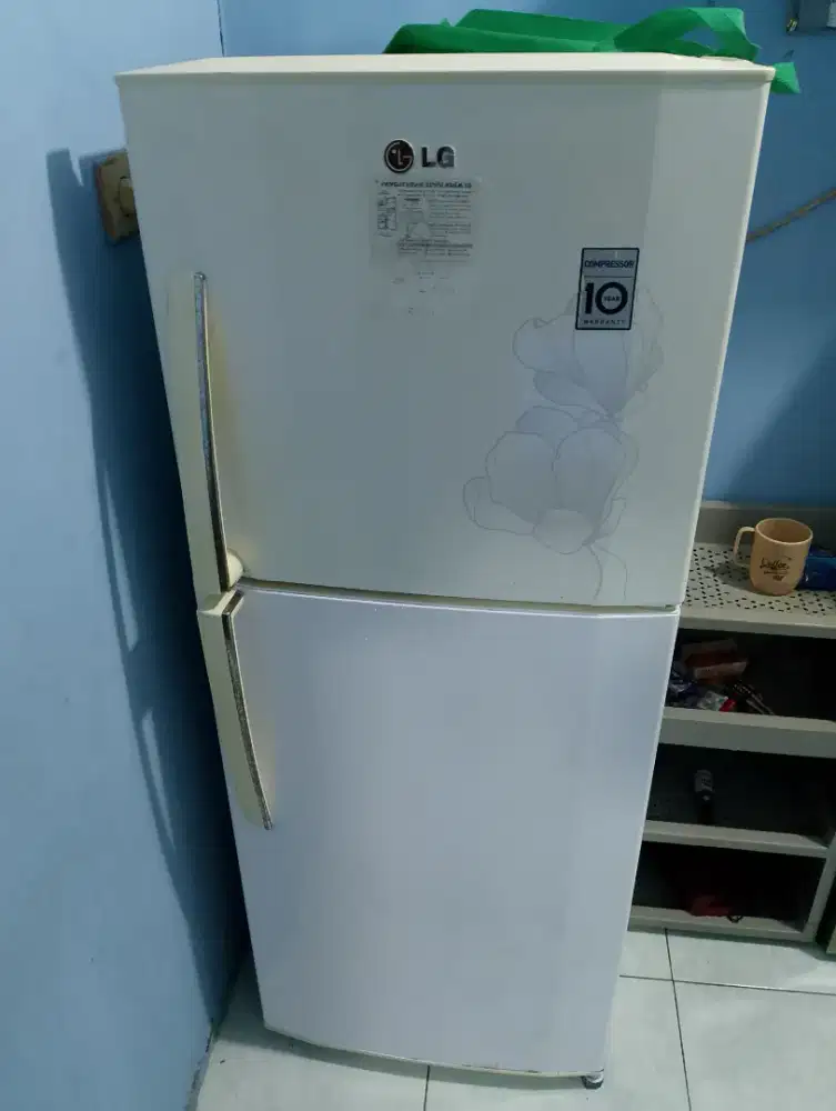 Dijual kulkas 2 pintu LG ORI sangat normal..