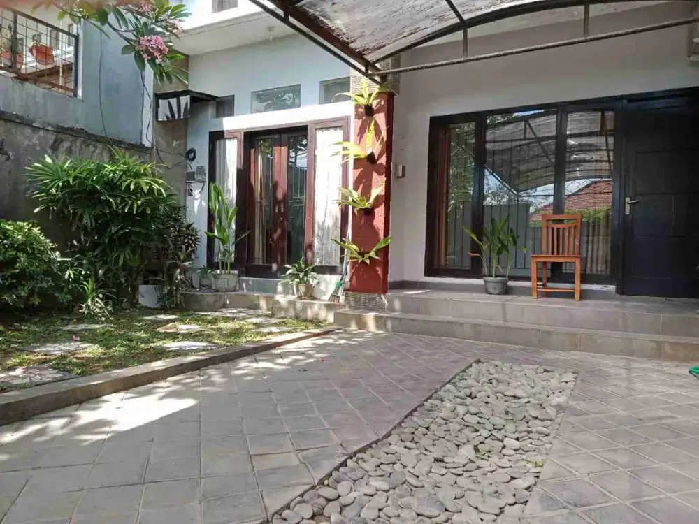 Rumah lantai 2 Renon